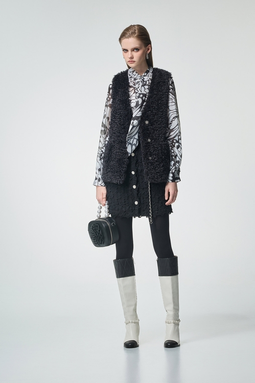 夜黑泰迪熊背心外套,,夜黑泰迪熊背心外套,上班OL穿搭,人氣商品,外套,格紋,皮衣,皮革,秋冬穿搭,連帽外套,時髦成套搭配,秋冬穿搭,長裙,一般背心,一般背心馬甲,上班OL穿搭,秋冬穿搭,約會特輯,背心,針織,針織背心,上班OL穿搭,秋冬穿搭,約會特輯,長大衣,一般外套,上班OL穿搭,外套,時髦成套搭配,秋冬穿搭,上班OL穿搭,小香風,時髦成套搭配,珍珠,短裙,秋冬穿搭,約會特輯,花花世界,上班OL穿搭,上衣,內搭上衣,珍珠,秋冬穿搭,細肩帶,上班OL穿搭,秋冬穿搭,約會特輯,繡花,針織,針織衫,一般洋裝,上班OL穿搭,小禮服,洋裝特輯,秋冬穿搭,約會特輯,針織,針織洋裝,上班OL穿搭,秋冬穿搭,約會特輯,紗裙,網紗,輕奢度假,輕奢渡假,長裙,上班OL穿搭,外套,秋冬穿搭,針織,針織外套,上班OL穿搭,寬褲,秋冬穿搭,褲子,黑色長褲,上衣,珍珠,秋冬穿搭,約會特輯,繡花,花花世界,上班OL穿搭,皮革,秋冬穿搭,約會特輯,長裙,一般外套,上班OL穿搭,外套,小香風,小香風外套,時髦成套搭配,珍珠,秋冬穿搭,約會特輯,花花世界,上衣,秋冬穿搭,一般背心,一般背心馬甲,上班OL穿搭,外套,秋冬穿搭,約會特輯,背心,背心外套