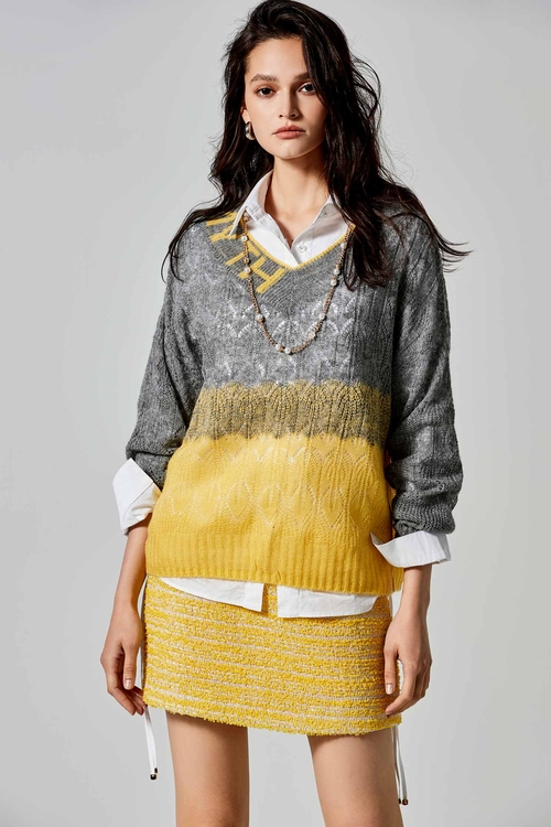 個性漸層挑洞織紋薄針織上衣,