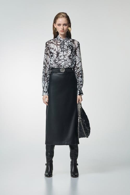 蝴蝶圖騰領巾式絲棉上衣,上衣