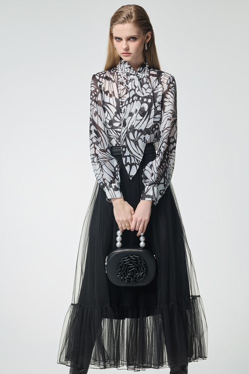 蝴蝶圖騰領巾式絲棉上衣,上衣