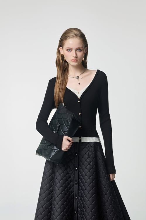 顯瘦黑白假兩件式V領針織單品,上衣