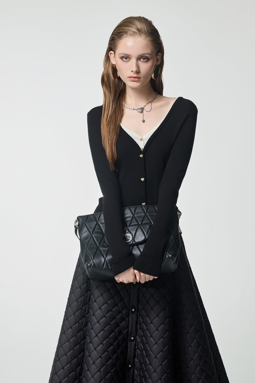 顯瘦黑白假兩件式V領針織單品,上衣