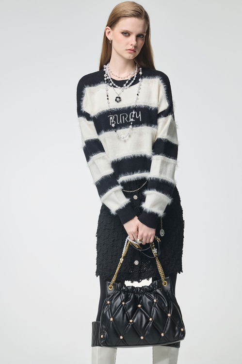 仿貂毛立體崁條黑白撞色針織,上衣