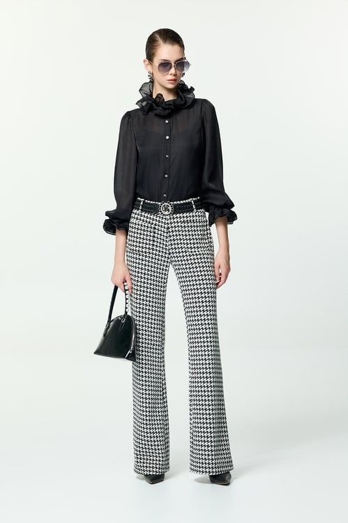 光澤類烏干荷葉領襯衫單品,,光澤類烏干荷葉領襯衫單品,上衣,人氣商品,珍珠,秋冬穿搭,約會特輯,花花世界,針織,針織上衣,針織衫,上班OL穿搭,上衣,秋冬穿搭,約會特輯,花花世界,人氣商品,時髦成套搭配,秋冬穿搭,網紗,網裙,花花世界,長裙,人氣商品,外套,秋冬穿搭,約會特輯,花花世界,針織,針織外套,一般背心,一般背心馬甲,上班OL穿搭,人氣商品,外套,秋冬穿搭,背心,連帽外套,針織,人氣商品,秋冬穿搭,約會特輯,長大衣,上班OL穿搭,人氣商品,外套,秋冬穿搭,約會特輯,花花世界,針織,針織外套,上班OL穿搭,人氣商品,秋冬穿搭,約會特輯,蝴蝶結,寬褲,秋冬穿搭,褲子,黑色褲子,上衣,秋冬穿搭,荷葉,針織,黑色上衣,一般外套,外套,秋冬穿搭,黑色外套,上衣,秋冬穿搭,黑色上衣,上衣,珍珠,秋冬穿搭,針織,針織衫,黑色上衣,皮革,秋冬穿搭,長裙,黑色裙子,上衣,秋冬穿搭,針織,針織衫,一般洋裝,秋冬穿搭,黑色洋裝,牛仔,牛仔褲,秋冬穿搭,褲子,黑色褲子,一般外套,外套,秋冬穿搭,秋冬穿搭,網紗,長裙,黑色裙子,上衣,內搭上衣,秋冬穿搭,荷葉,黑色上衣