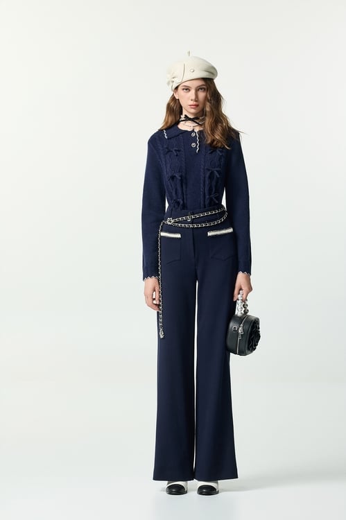 濃厚靛藍配色鋸齒邊針織上衣,上班OL穿搭