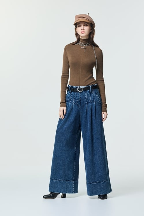 焦糖色一體成型針織上衣,約會特輯