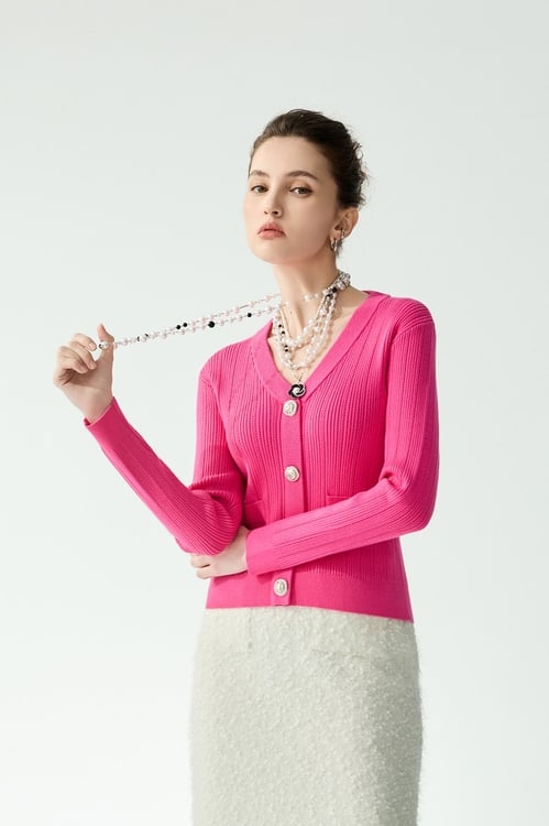 金屬飾釦V領坑條針織單品,,金屬飾釦V領坑條針織單品,一般外套,上班OL穿搭,外套,時髦成套搭配,秋冬穿搭,蝴蝶結,一般背心,一般背心馬甲,上班OL穿搭,秋冬穿搭,簡約穿搭,背心,針織,針織背心,一般洋裝,上班OL穿搭,珍珠,秋冬穿搭,約會特輯,荷葉,針織,上班OL穿搭,春夏穿搭,派對特輯,約會特輯,針織,針織外套,T恤,上班OL穿搭,上衣,春夏穿搭,珍珠,簡約穿搭,約會特輯,荷葉,上班OL穿搭,寬褲,春夏穿搭,牛仔,牛仔褲,珍珠,約會特輯,腰帶,褲子,上衣,春夏穿搭,派對特輯,約會特輯,針織,上班OL穿搭,春夏穿搭,時髦成套搭配,派對特輯,珍珠,短褲,褲裙,針織,一般外套,上班OL穿搭,外套,春夏穿搭,時髦成套搭配,派對特輯,珍珠,荷葉,針織,春夏穿搭,派對特輯,約會特輯,網紗,網裙,長裙,上班OL穿搭,珍珠,秋冬穿搭,簡約穿搭,約會特輯,襯衫,上班OL穿搭,春夏穿搭,派對特輯,珍珠,簡約穿搭,約會特輯,長大衣,上班OL穿搭,寬褲,春夏穿搭,珍珠,簡約穿搭,褲子,上班OL穿搭,春夏穿搭,簡約穿搭,約會特輯,荷葉,針織,針織衫,上班OL穿搭,春夏穿搭,時髦成套搭配,窄裙,長裙,上班OL穿搭,春夏穿搭,珍珠,簡約穿搭,約會特輯,針織,針織衫,上班OL穿搭,上衣,內搭上衣,春夏穿搭,簡約穿搭,上班OL穿搭,春夏穿搭,珍珠,約會特輯,荷葉,針織,針織衫,上班OL穿搭,春夏穿搭,簡約穿搭,針織,針織外套,上班OL穿搭,人氣商品,秋冬穿搭,約會特輯,針織,針織衫,上衣,春夏穿搭,珍珠,約會特輯,春夏穿搭,約會特輯,針織,針織衫