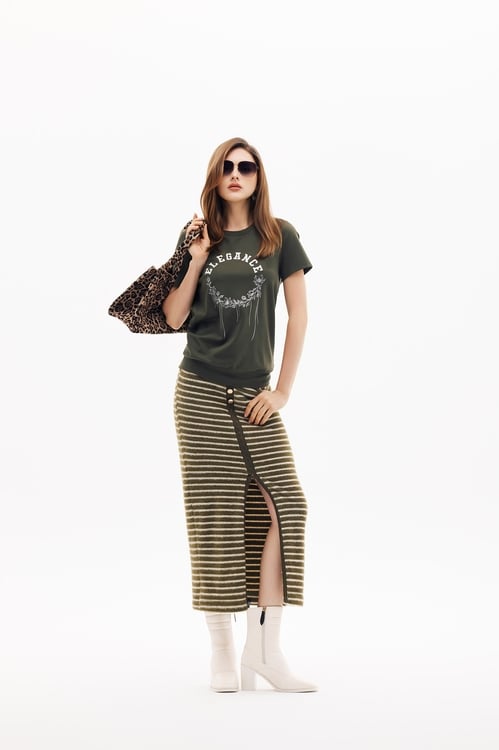 優雅單字刺繡上衣,,優雅單字刺繡上衣,春夏穿搭,條紋,長裙,一般外套,上班OL穿搭,外套,春夏穿搭,連帽外套,上班OL穿搭,丹寧,喇叭褲,春夏穿搭,牛仔,牛仔褲,簡約穿搭,約會特輯,褲子,上衣,春夏穿搭,針織,針織衫,上衣,刺繡,春夏穿搭,白色上衣,一般洋裝,春夏穿搭,T-Shirt,上衣,刺繡,春夏穿搭,簡約穿搭,繡花上衣