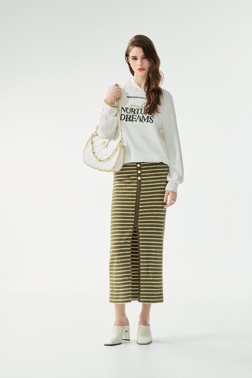 綴梅花鹿刺繡連帽上衣,,綴梅花鹿刺繡連帽上衣,春夏穿搭,條紋,長裙,一般外套,上班OL穿搭,外套,春夏穿搭,連帽外套,上班OL穿搭,丹寧,喇叭褲,春夏穿搭,牛仔,牛仔褲,簡約穿搭,約會特輯,褲子,上衣,春夏穿搭,針織,針織衫,上衣,刺繡,春夏穿搭,白色上衣