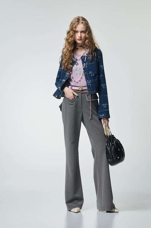 綴蝴蝶結圖騰牛仔外套,,綴蝴蝶結圖騰牛仔外套,上衣,人氣商品,刺繡,秋冬穿搭,約會特輯,上班OL穿搭,上衣,人氣商品,秋冬穿搭,約會特輯,針織,針織上衣,針織衫,上班OL穿搭,上衣,人氣商品,秋冬穿搭,約會特輯,針織,針織上衣,針織衫,一般背心,一般背心馬甲,丹寧,人氣商品,外套,時髦成套搭配,牛仔,牛仔外套,背心,上班OL穿搭,上衣,人氣商品,外套,秋冬穿搭,約會特輯,蝴蝶結,針織,針織上衣,針織外套,V領上衣,上班OL穿搭,上衣,人氣商品,格紋,秋冬穿搭,約會特輯,輕奢度假,輕奢渡假,針織,針織上衣,針織衫,上班OL穿搭,秋冬穿搭,約會特輯,長大衣,上班OL穿搭,人氣商品,外套,格紋,皮衣,皮革,秋冬穿搭,連帽外套,寬褲,牛仔,牛仔褲,珍珠,秋冬穿搭,約會特輯,蝴蝶結,褲子,一般外套,外套,小香風,秋冬穿搭,上衣,秋冬穿搭,約會特輯,花花世界,針織,針織上衣,針織衫,上衣,秋冬穿搭,約會特輯,花花世界,針織,針織上衣,針織衫,外套,秋冬穿搭,約會特輯,花花世界,針織,針織外套,外套,小香風,珍珠,秋冬穿搭,約會特輯,花花世界,針織,針織外套,飾品,短裙,秋冬穿搭,秋冬穿搭,約會特輯,花花世界,長裙,外套,牛仔,牛仔外套,秋冬穿搭,約會特輯,蝴蝶結,飾品