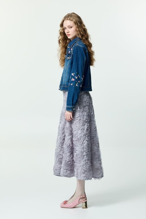 花卉刺繡經典牛仔外套,上班OL穿搭