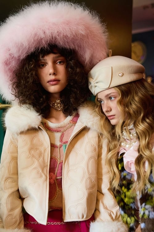 愛心圖騰絎縫仿皮外套,,愛心圖騰絎縫仿皮外套,上衣,人氣商品,秋冬穿搭,約會特輯,針織,針織上衣,針織衫,人氣商品,短裙,秋冬穿搭,約會特輯,V領上衣,上班OL穿搭,上衣,人氣商品,秋冬穿搭,約會特輯,蝴蝶結,針織,針織上衣,針織衫,上班OL穿搭,人氣商品,秋冬穿搭,約會特輯,花花世界,一般外套,人氣商品,外套,秋冬穿搭,約會特輯,連帽外套,上衣,人氣商品,秋冬穿搭,簡約穿搭,針織,針織上衣,針織衫,一般背心,一般背心馬甲,人氣商品,外套,無袖背心,秋冬穿搭,約會特輯,背心,丹寧,喇叭褲,寬褲,牛仔,牛仔褲,秋冬穿搭,約會特輯,褲子,春夏穿搭,長裙,一般外套,外套,春夏穿搭