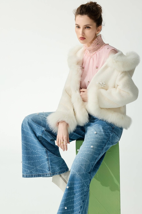 精緻復古風崁皮草外套,,精緻復古風崁皮草外套,上衣,人氣商品,秋冬穿搭,約會特輯,針織,針織上衣,針織衫,人氣商品,短裙,秋冬穿搭,約會特輯,V領上衣,上班OL穿搭,上衣,人氣商品,秋冬穿搭,約會特輯,蝴蝶結,針織,針織上衣,針織衫,上班OL穿搭,人氣商品,秋冬穿搭,約會特輯,花花世界,一般外套,人氣商品,外套,秋冬穿搭,約會特輯,連帽外套,上衣,人氣商品,秋冬穿搭,簡約穿搭,針織,針織上衣,針織衫,一般背心,一般背心馬甲,人氣商品,外套,無袖背心,秋冬穿搭,約會特輯,背心,丹寧,喇叭褲,寬褲,牛仔,牛仔褲,秋冬穿搭,約會特輯,褲子,春夏穿搭,長裙,一般外套,外套,春夏穿搭,一般外套,外套,春夏穿搭,珍珠,針織,針織外套,一般外套,外套,春夏穿搭,珍珠,白色外套,飾品