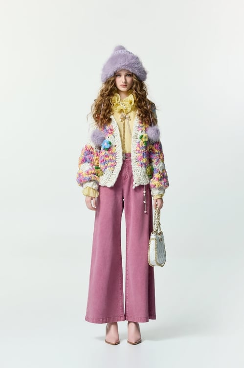 櫻花粉牛仔寬褲,秋冬穿搭