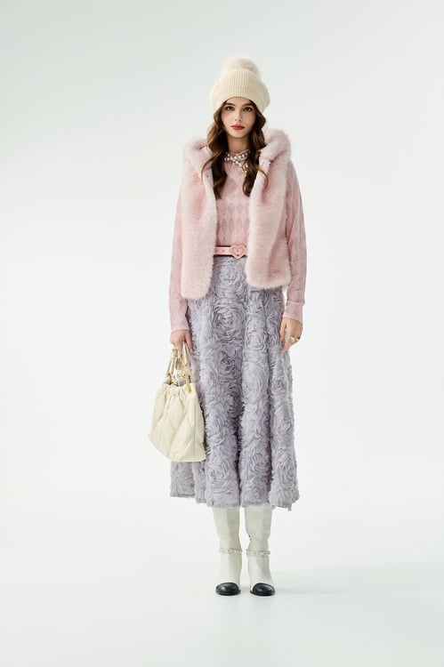 香囊粉仿皮草背心,上班OL穿搭