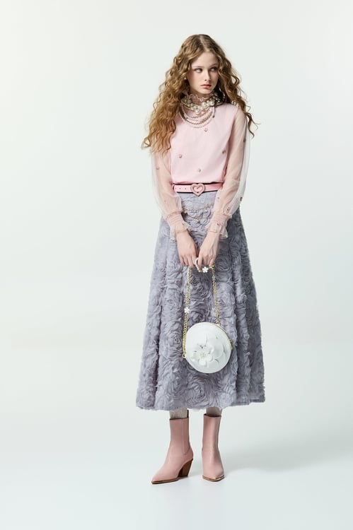 櫻花粉花朵刺繡單品上衣,上班OL穿搭