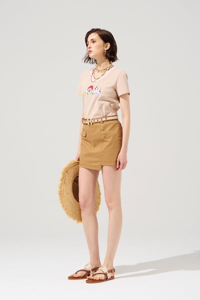 焦糖色壓線縫釦裝飾短裙