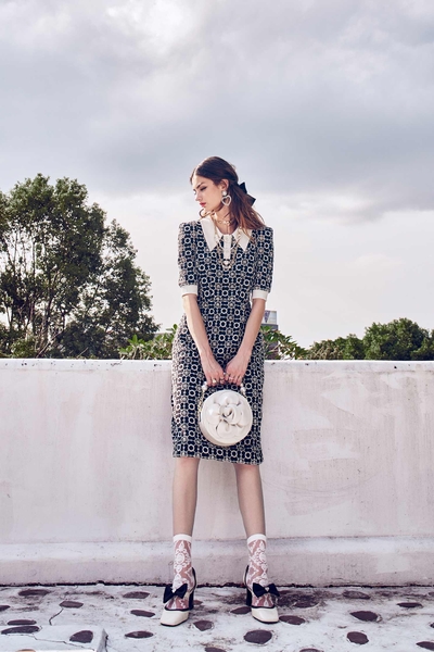 乾燥壓花圖騰刺繡洋裝