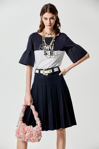 摺飾燈籠袖T恤上衣