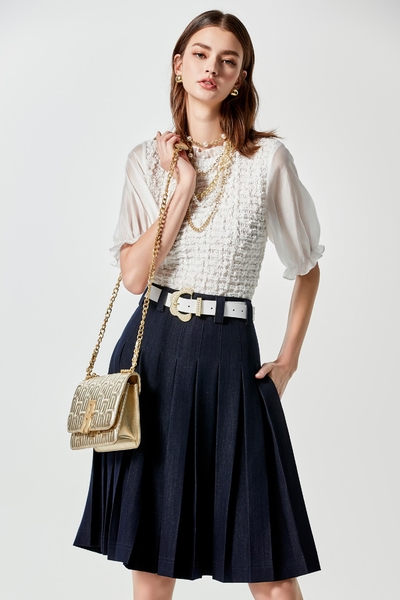 光學白立體球壓紋上衣