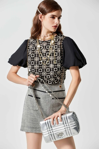 乾燥壓花圖騰刺繡上衣